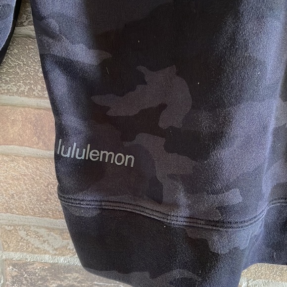 Lululemon Perfectly Oversized Crew in Camo - Picture 5 of 8